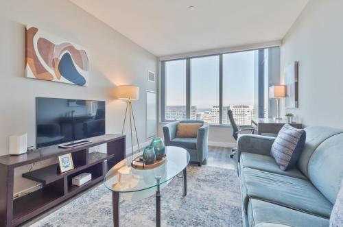 Luxury Apt with Water Views — 4-Star Luxury Hotel in Boston, United States