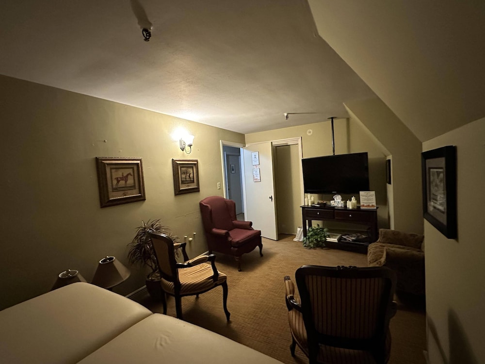 The Oaks B&B Hotel and Spiritual Center - photo 57