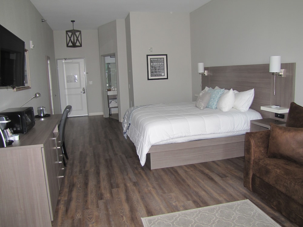 Lakes Inn at Dunvilla - photo 9