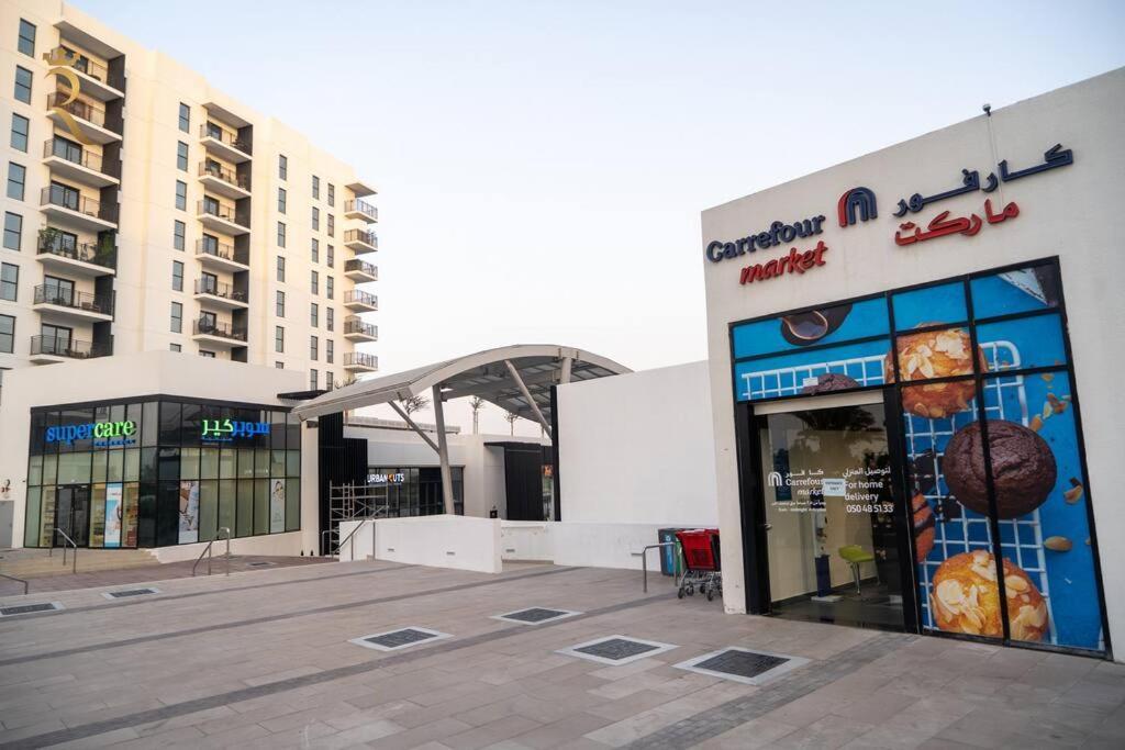 Elegant 1BR Escape Rossa Modern Stay — 4-Star Luxury Hotel in Abu Dhabi, United Arab Emirates