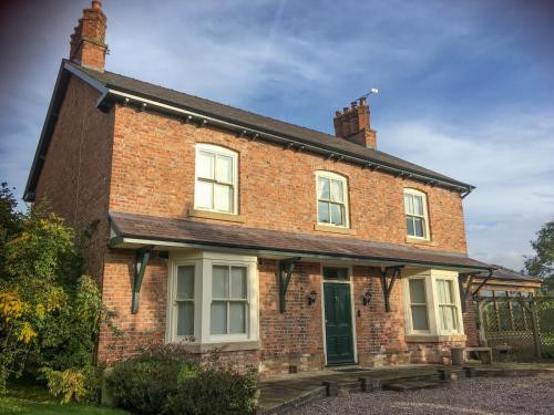 Hollies Farm B&B — 4-Star Luxury Hotel in Wrexham, United Kingdom