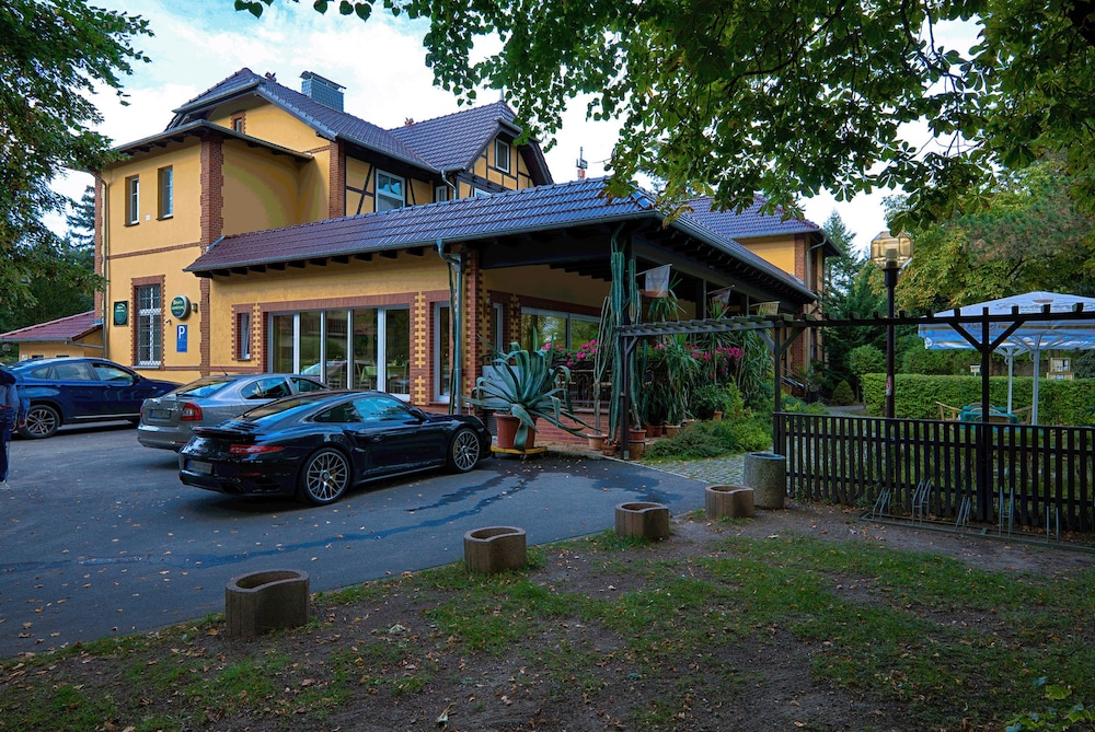 Seeschloesschen - carbon neutral hotel in Gross Koeris