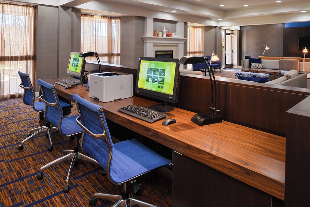 Country Inn & Suites by Radisson Brown Deer Milwaukee North - photo 31