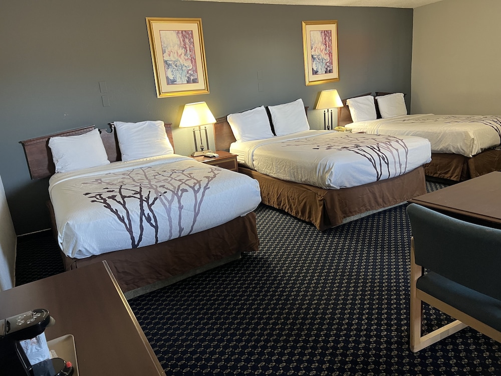 Greensburg Inn - photo 8