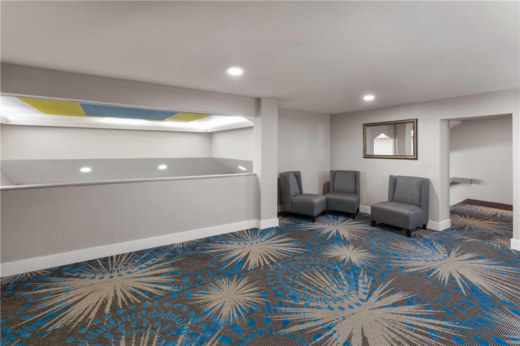 Days Inn by Wyndham Tulsa Central - photo 4