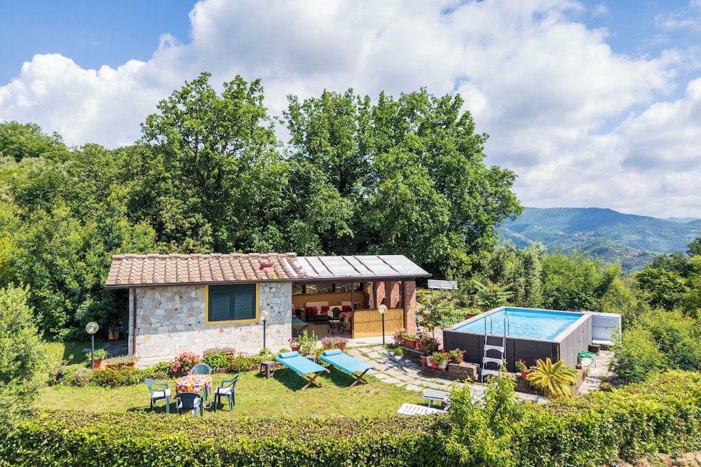 La Casa Di Elda Holiday Home With Pool Uzzano Toscana — 4-Star Luxury Hotel in Uzzano, Italy