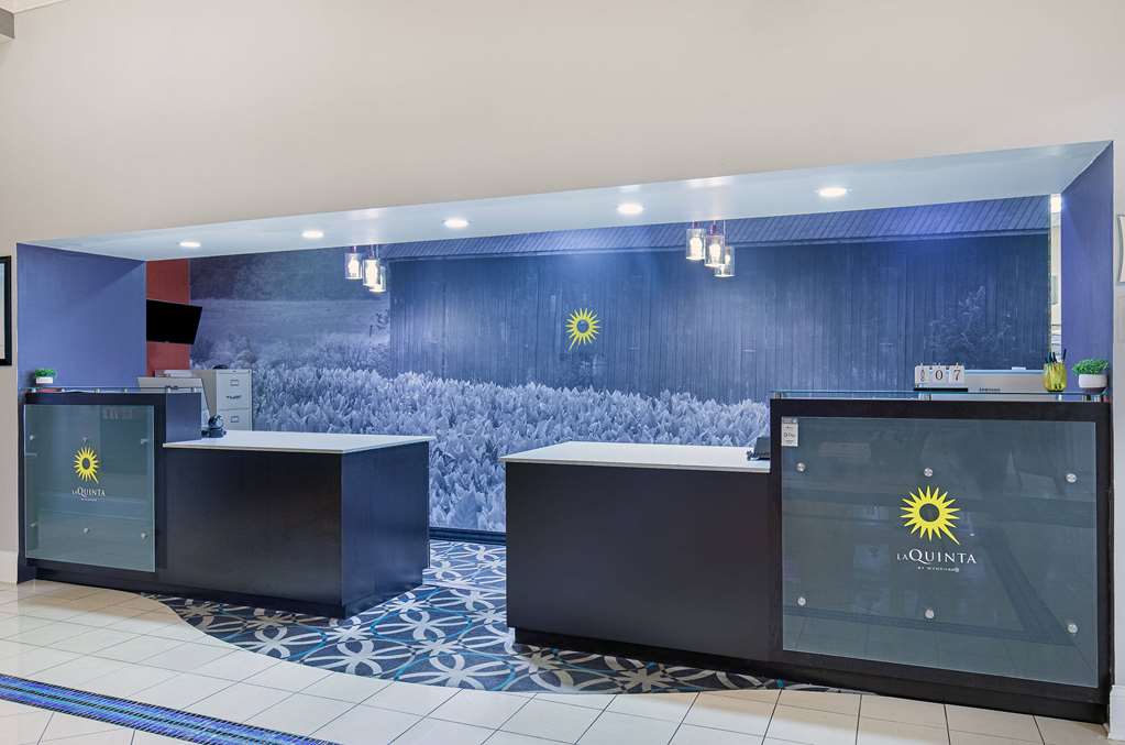 La Quinta Inn & Suites by Wyndham Bowling Green - photo 9