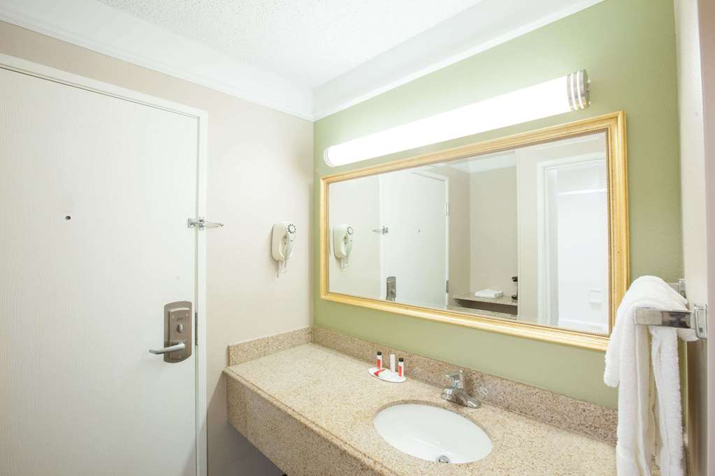 Baymont by Wyndham Texarkana - photo 8