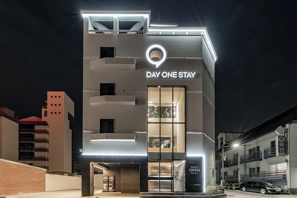 Dayonestay - carbon neutral hotel in Unknown City