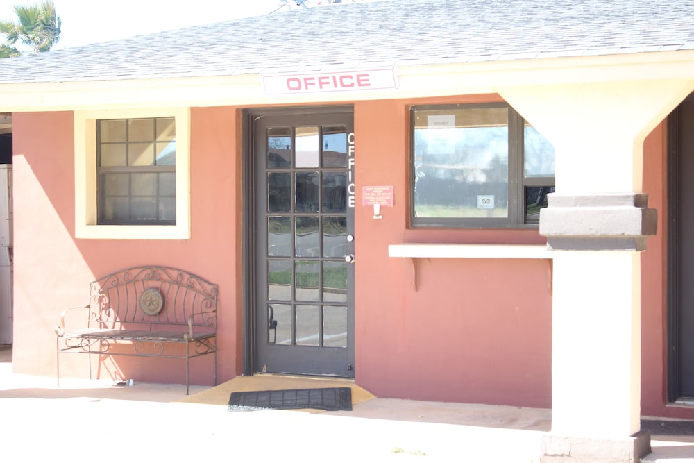 Village Inn Cotulla - photo 41