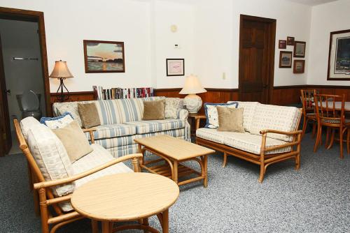 Wahoo by Oak Island Accommodations - photo 24