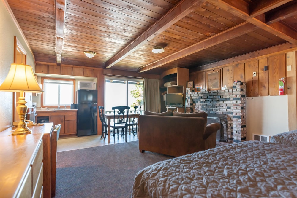Sunset Oceanfront Lodging - photo 36
