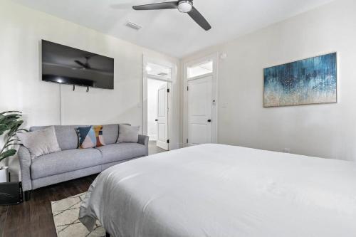 Modern Escape in Historic District - photo 13