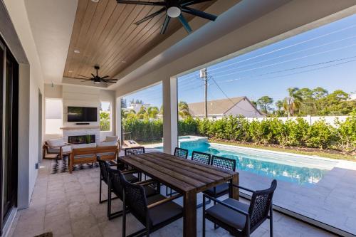 Luxe Coastal Getaway Naples Vanderbilt Beach in Naples, United States