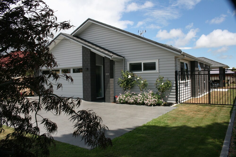 Grosvenor House B&B — 4-Star Luxury Hotel in Cambridge, New Zealand