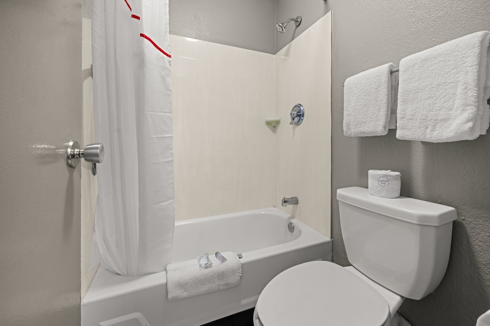 Red Roof Inn Detroit Royal Oak Madison Heights - photo 27