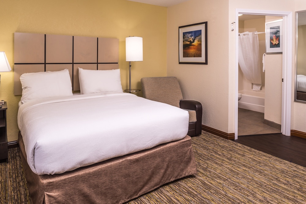Candlewood Suites Kansas City Speedway by IHG - photo 8