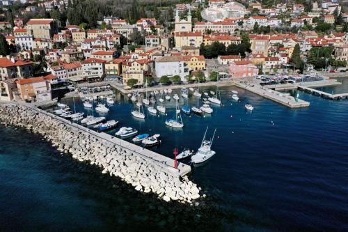 Apartments Komel II — 4-Star Luxury Hotel in Opatija, Croatia