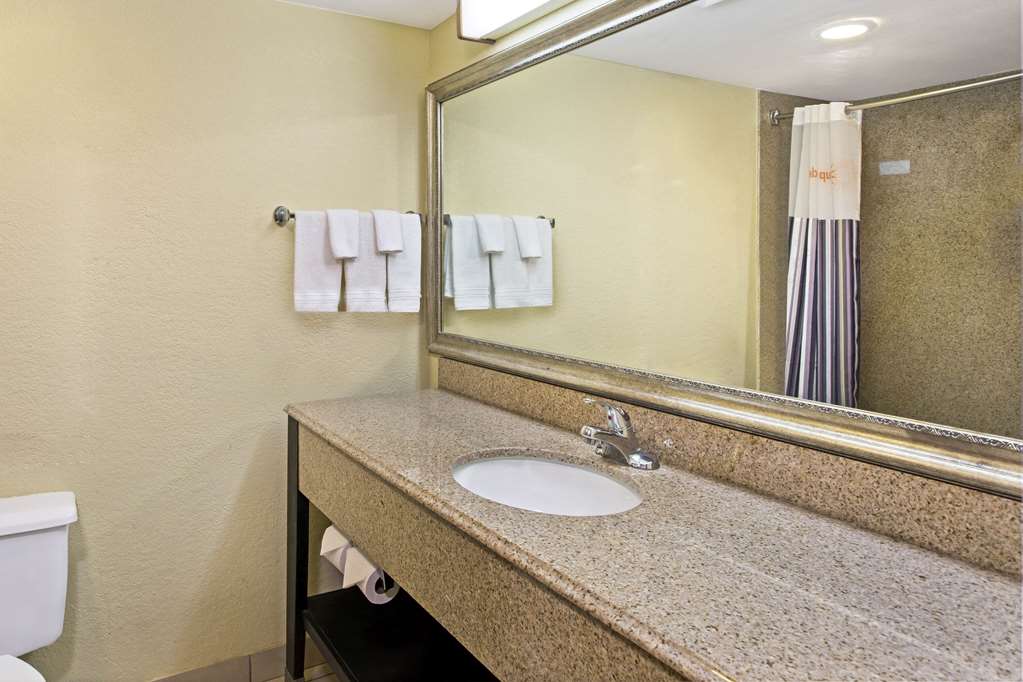La Quinta Inn & Suites by Wyndham Salina - photo 29