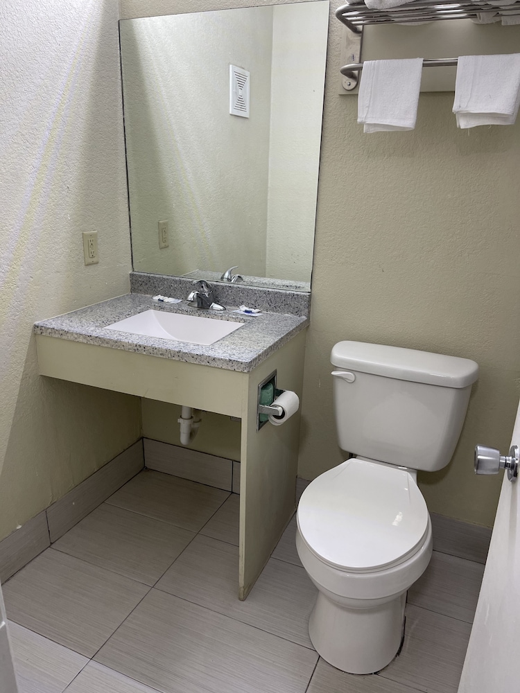 Americas Best Value Inn Alexandria - photo 18