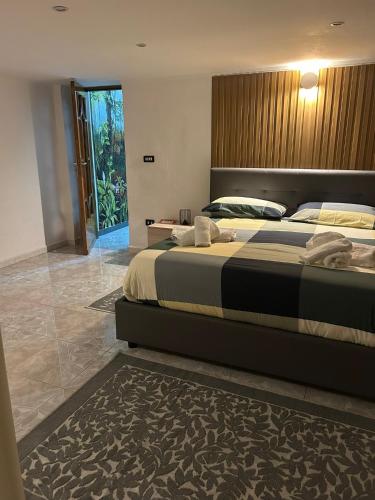 Roy's Holidays Home — 4-Star Luxury Hotel in Naples, Italy