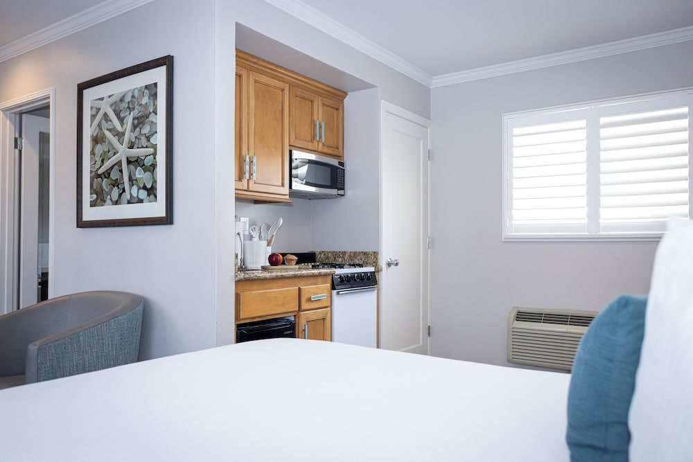 Marina Beach Motel - photo 41