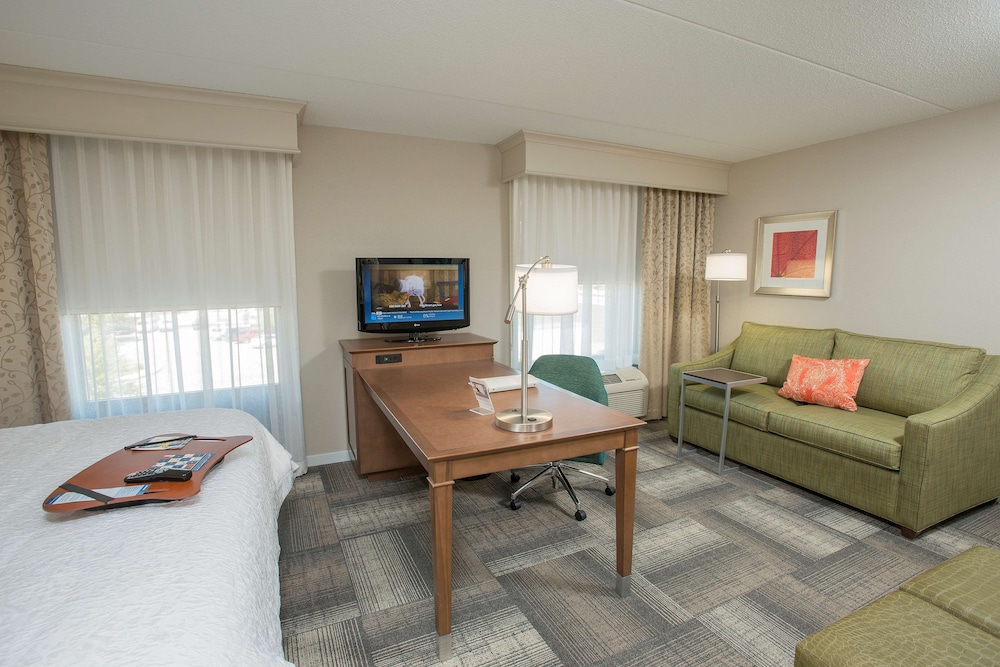Hampton Inn & Suites Cincinnati Union Center - photo 17