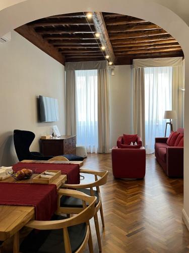 Domvs Spagna Via Gregoriana — 4-Star Luxury Hotel in Rome, Italy