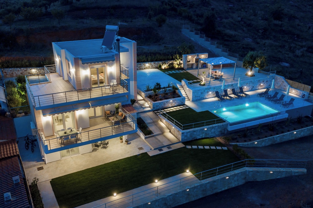 Villa Oasis — 4-Star Luxury Hotel in Chania, Greece