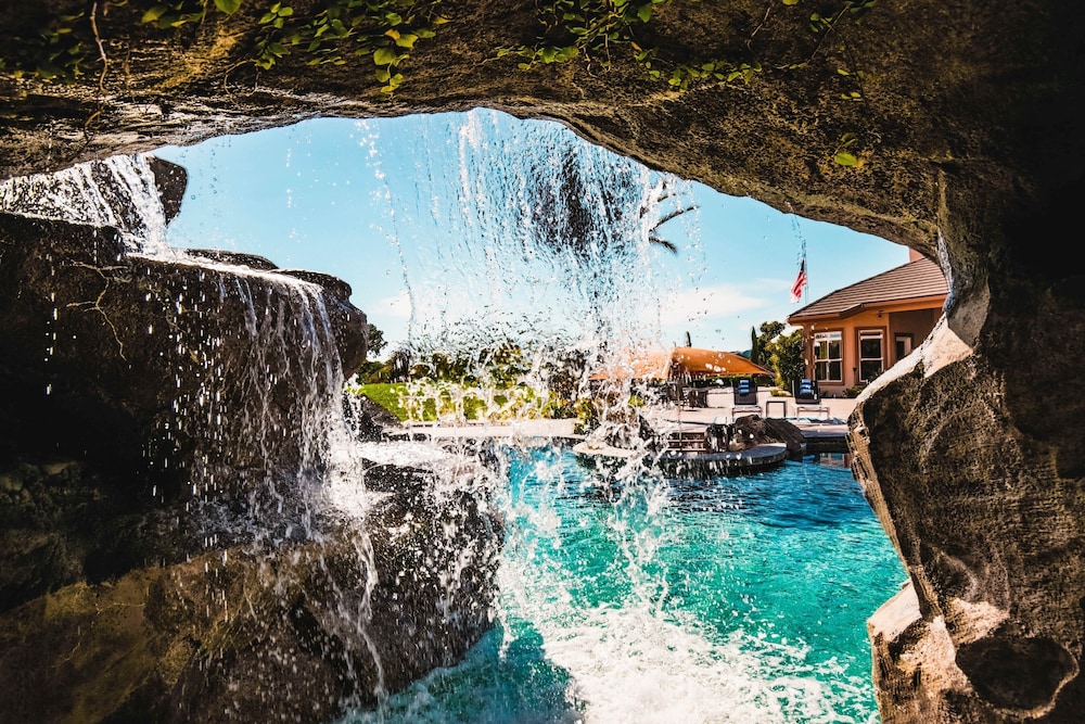 Mermaid by Avantstay Private Estate w Pool Volleyball & Arcade - photo 14