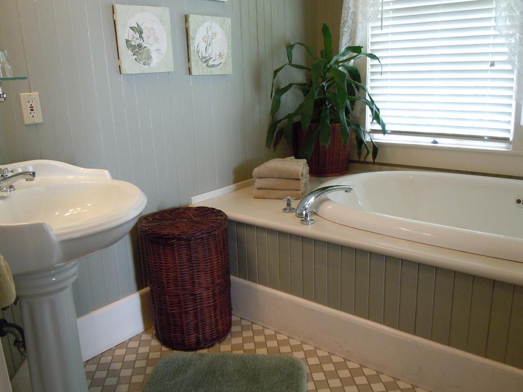 Jacaranda Inn - photo 12