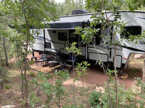 Unique forest adventure 10 Glamper — hotel in Payson