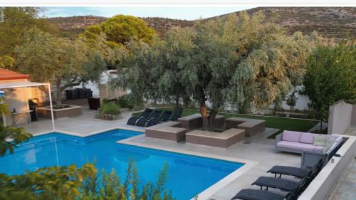 VillaSophycom in Vari, Greece