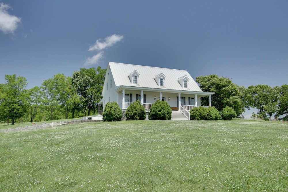 Spacious Rural Getaway In Lexington W Deck — Lexington