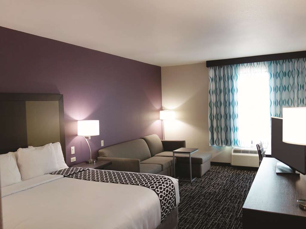 La Quinta Inn & Suites by Wyndham Pampa - photo 24