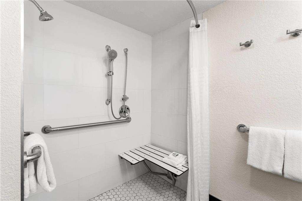 La Quinta Inn & Suites by Wyndham Ft Lauderdale Cypress Cr - photo 28