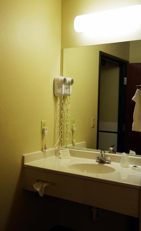 Red Lion Inn & Suites Grimes - photo 14