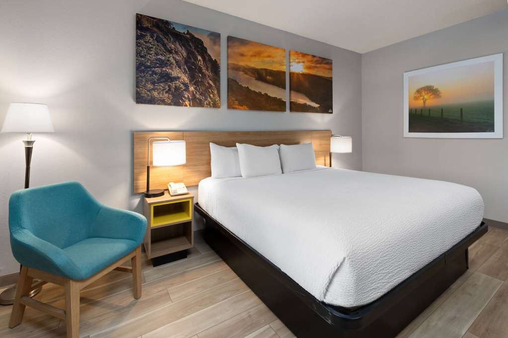 Days Inn by Wyndham Hutchinson - photo 12