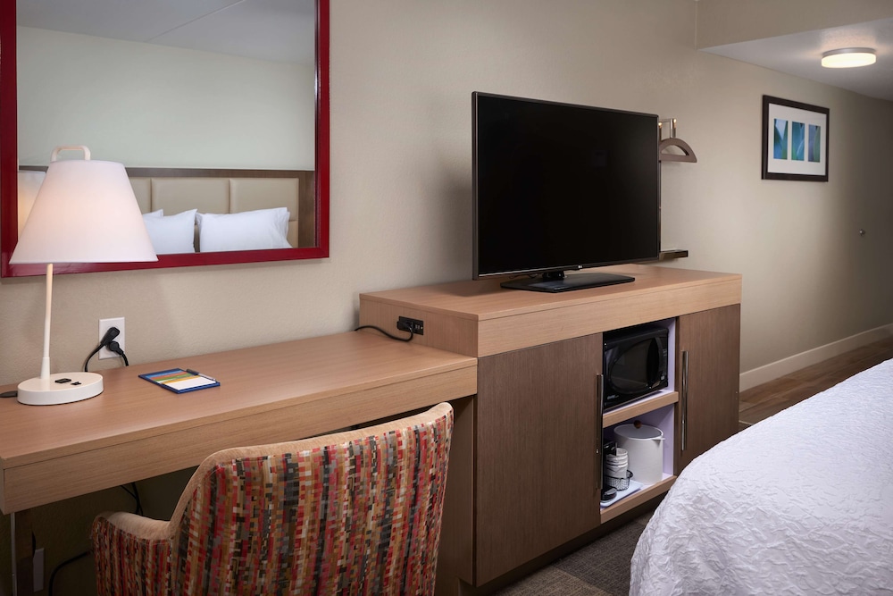 Hampton Inn & Suites Phoenix Scottsdale on Shea Boulevard - photo 20