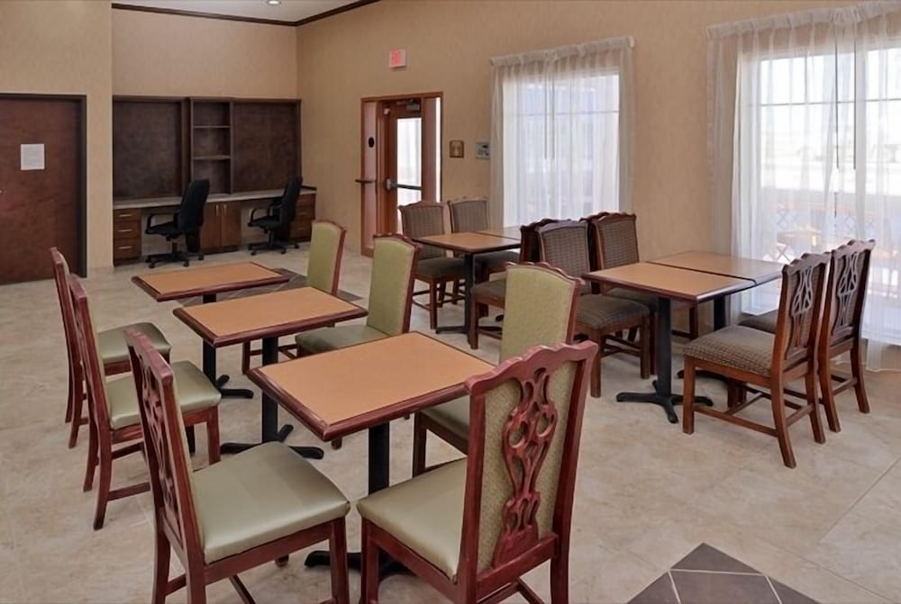 La Bonita Inn & Suites - photo 35