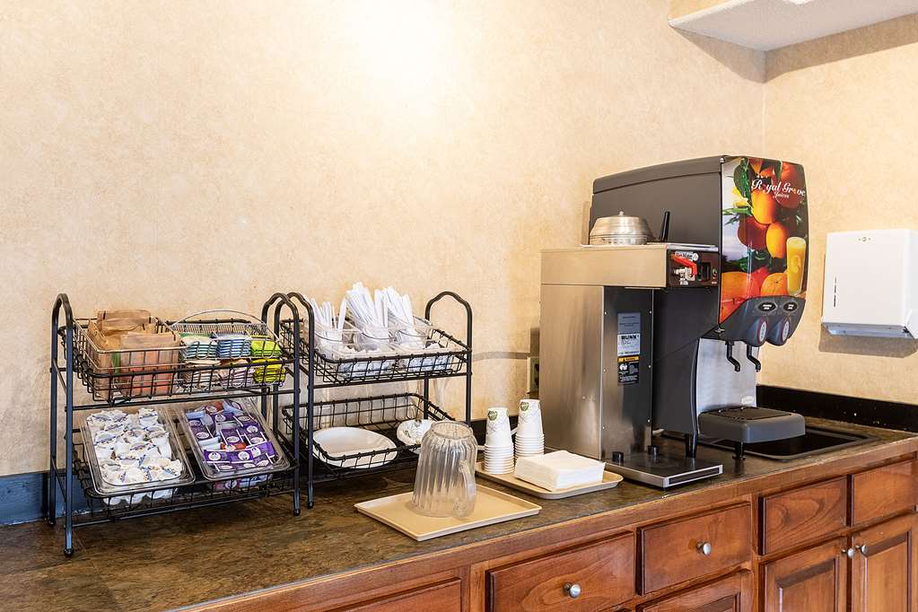 Econo Lodge Inn and Suites Douglasville GA - photo 25