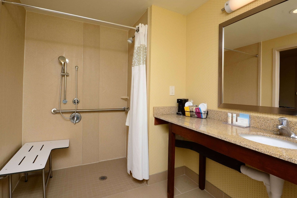 Hampton Inn Raleigh Capital Blvd. North - photo 32