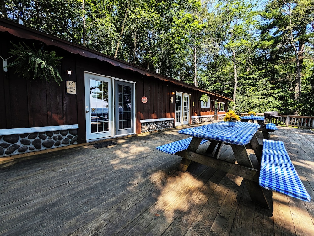 Coadys' Point of View Lake Resort - photo 330