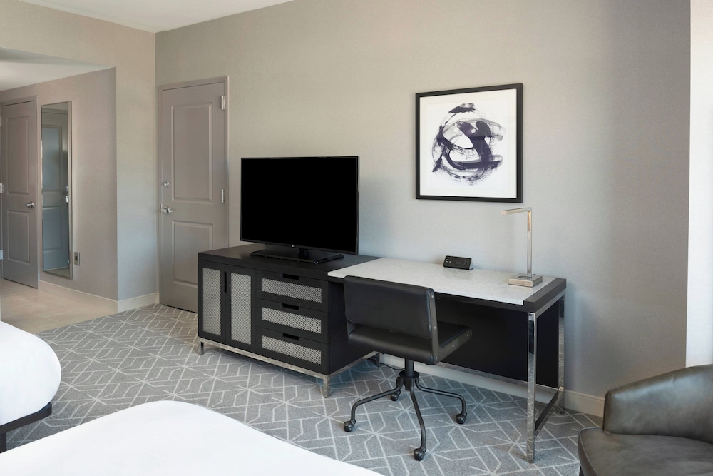 Renaissance by Marriott Boston Patriot Place Hotel - photo 17