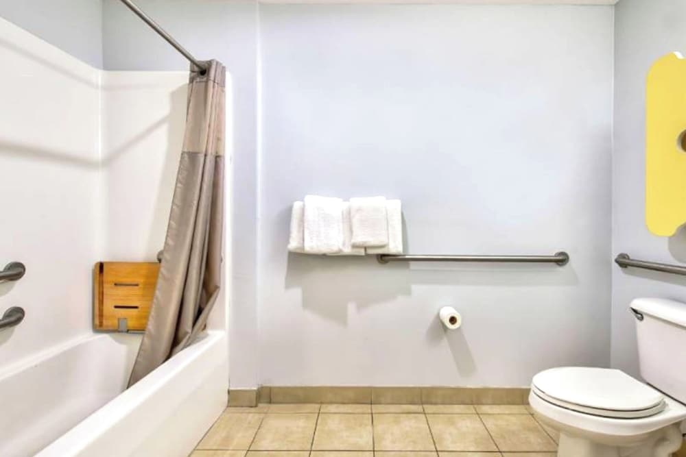 OYO Townhouse Sulphur LA Extended Stay - photo 17