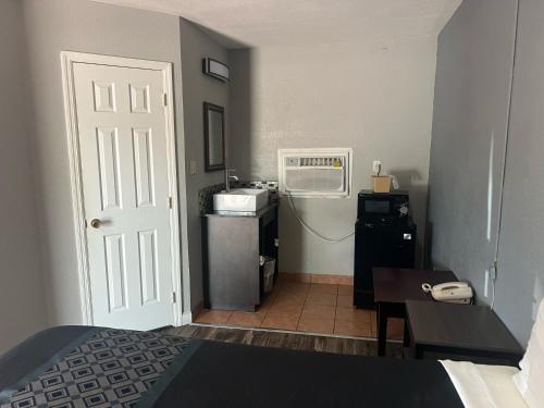 LaBelle Motel - photo 17