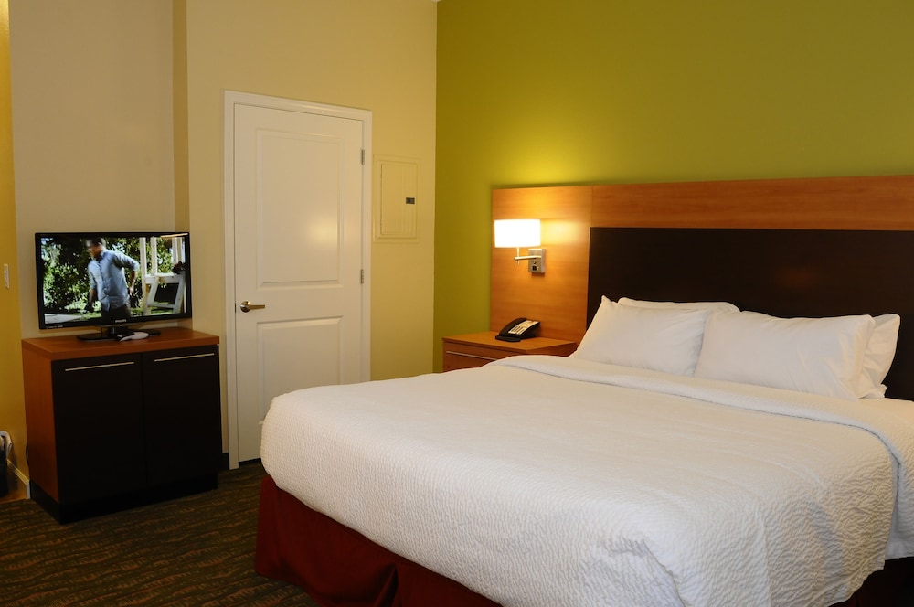 TownePlace Suites Redding - photo 9