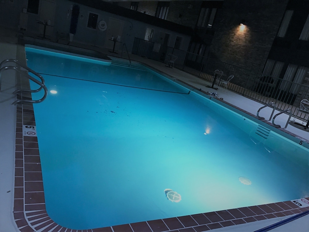 Travelodge by Wyndham Houghton Lake - photo 10