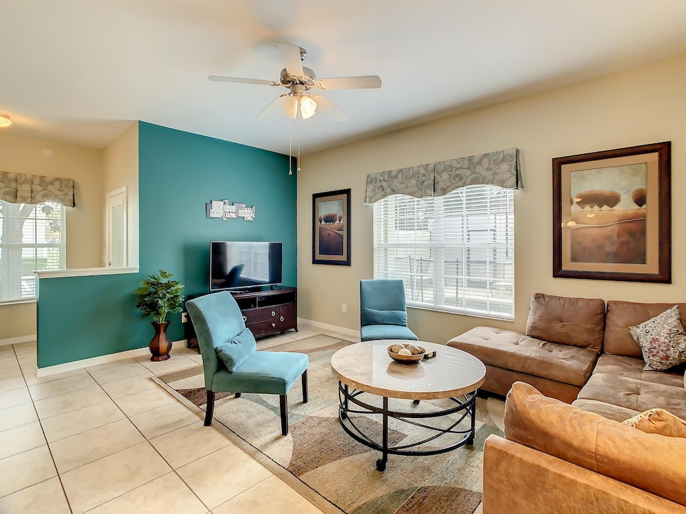 Paradise Palms Resort Just Minutes From Disney - featured photo