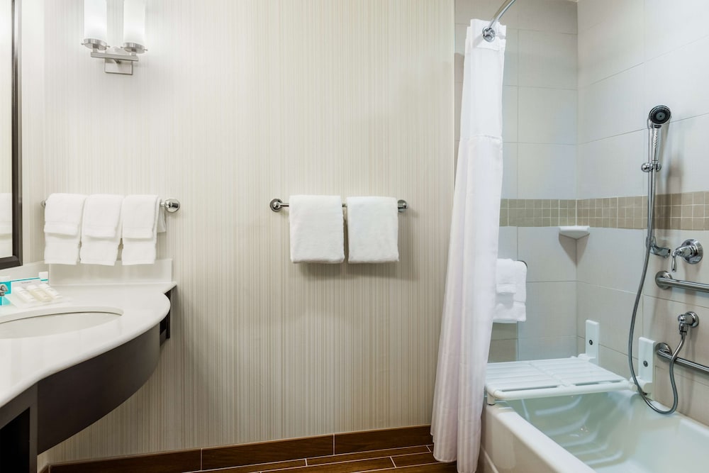 Hilton Garden Inn Wayne - photo 17